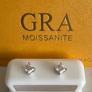 Moissanite 0.74ct D VVS1 Princess Cut Sterling Silver Stud Earrings SE43511